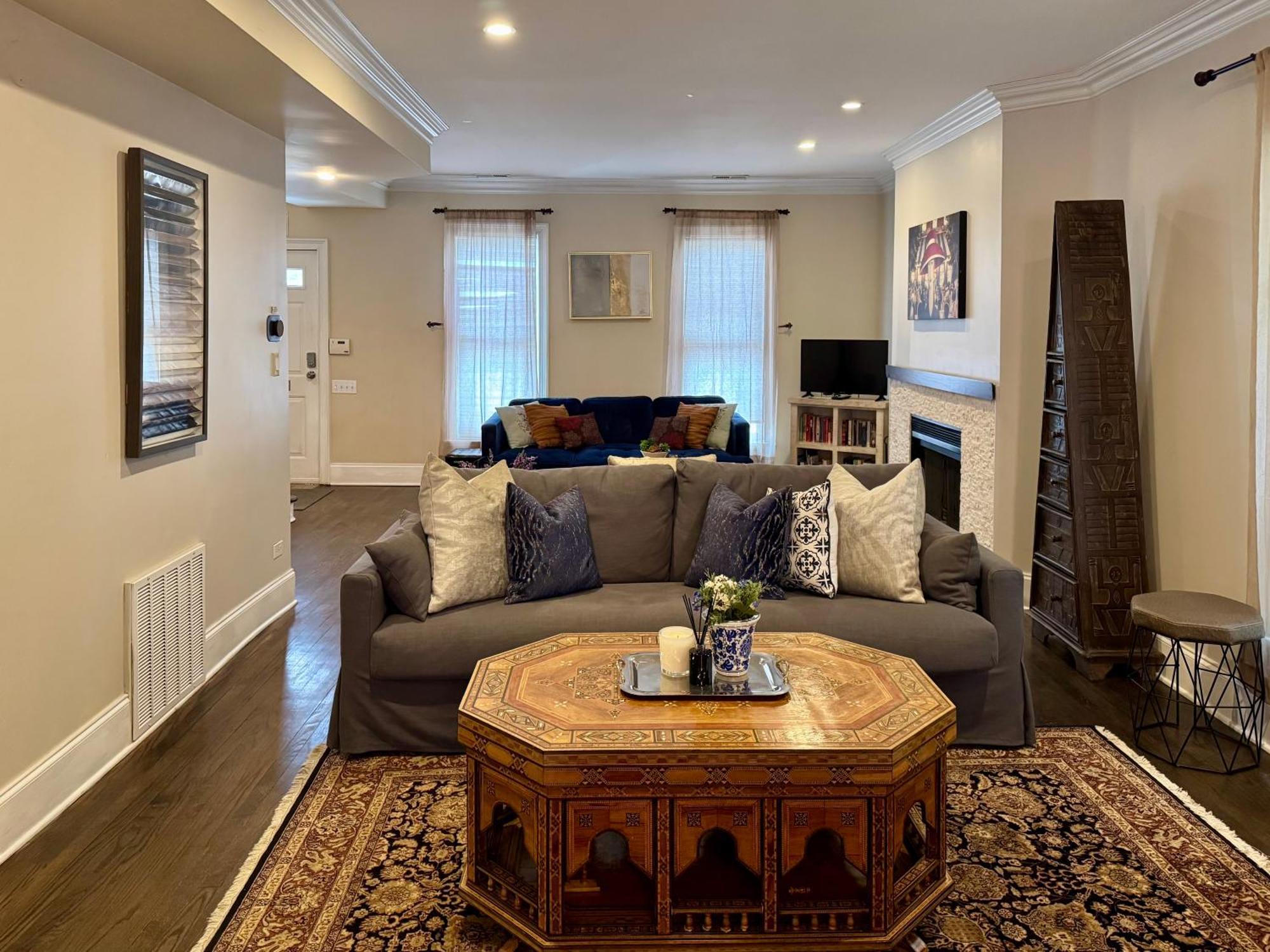 3 Bedroom Spacious Home In Ideal Location W Free Parking Back Yard Pets Welcome Chicago Exteriér fotografie