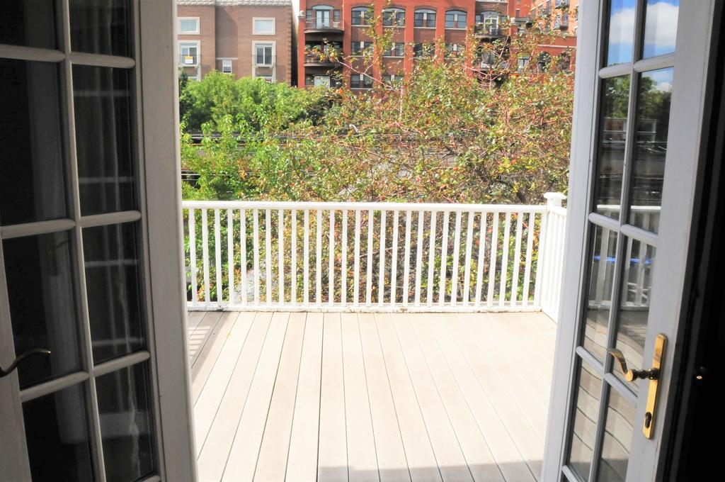 3 Bedroom Spacious Home In Ideal Location W Free Parking Back Yard Pets Welcome Chicago Exteriér fotografie