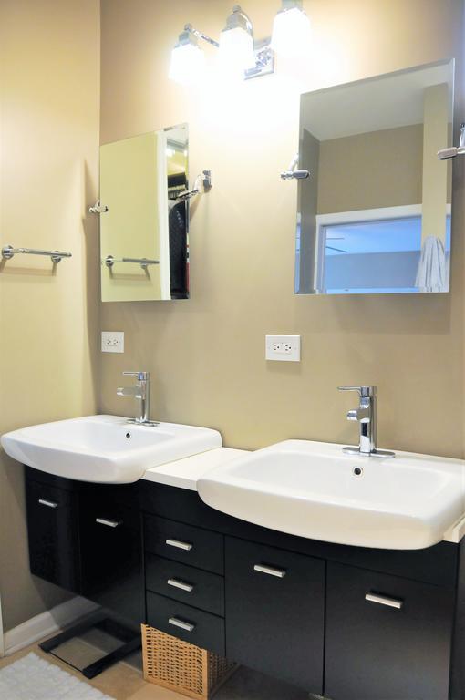 3 Bedroom Spacious Home In Ideal Location W Free Parking Back Yard Pets Welcome Chicago Exteriér fotografie