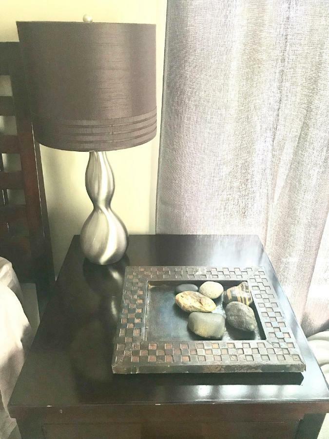 3 Bedroom Spacious Home In Ideal Location W Free Parking Back Yard Pets Welcome Chicago Exteriér fotografie