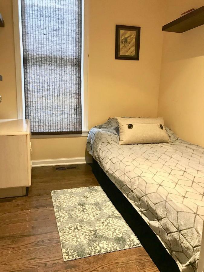 3 Bedroom Spacious Home In Ideal Location W Free Parking Back Yard Pets Welcome Chicago Exteriér fotografie